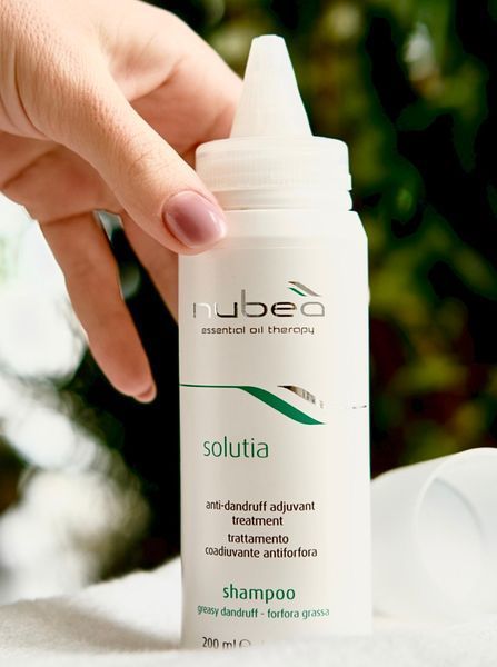 Шампунь проти жирної лупи Nubea Solutia Shampoo Greasy Dandruff 200 мл 117606544 фото